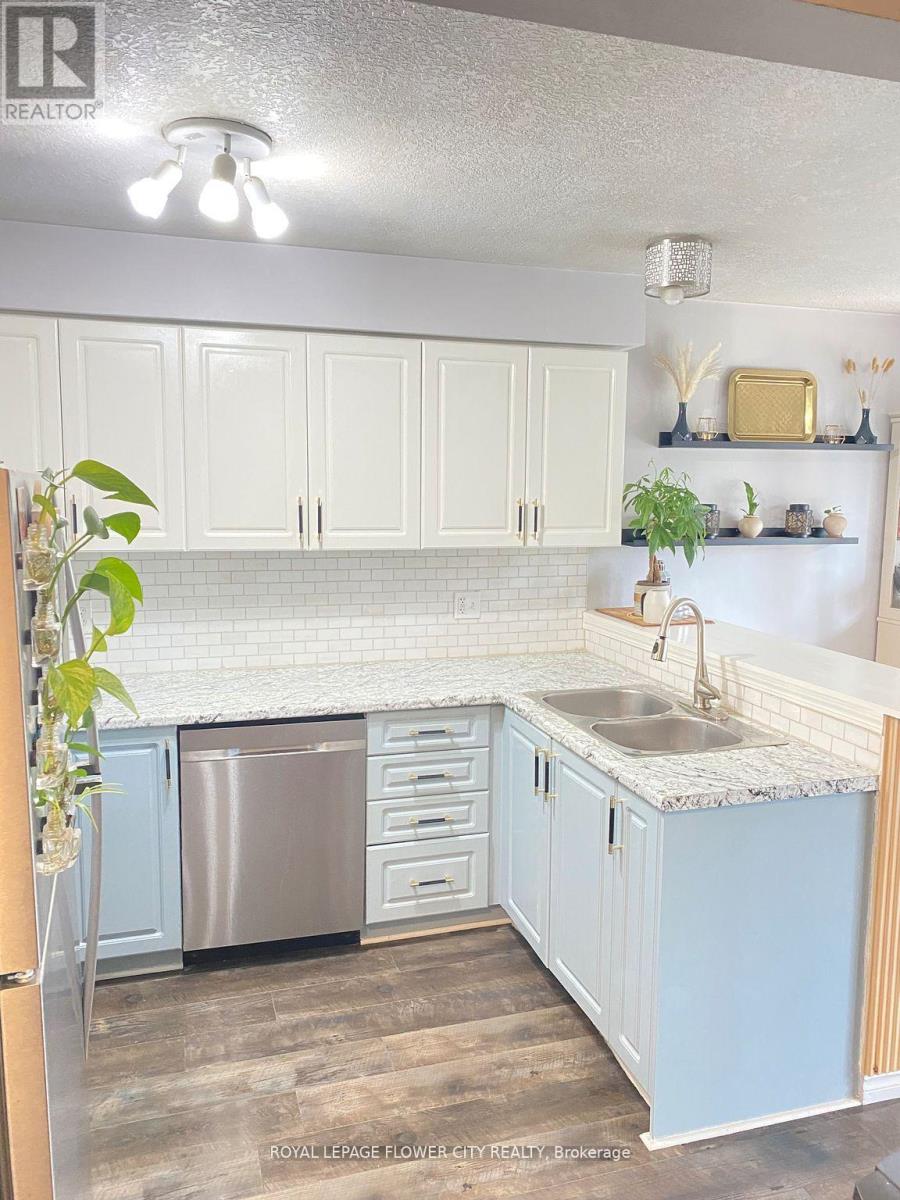 99 Windflower Drive, Kitchener, Ontario  N2E 4B3 - Photo 5 - X13140212