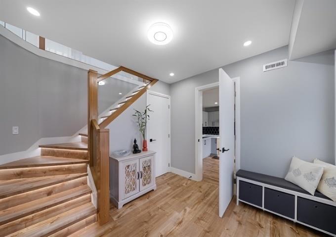 9482 153 Street, Surrey, British Columbia  V3R 9C7 - Photo 2 - R3124361