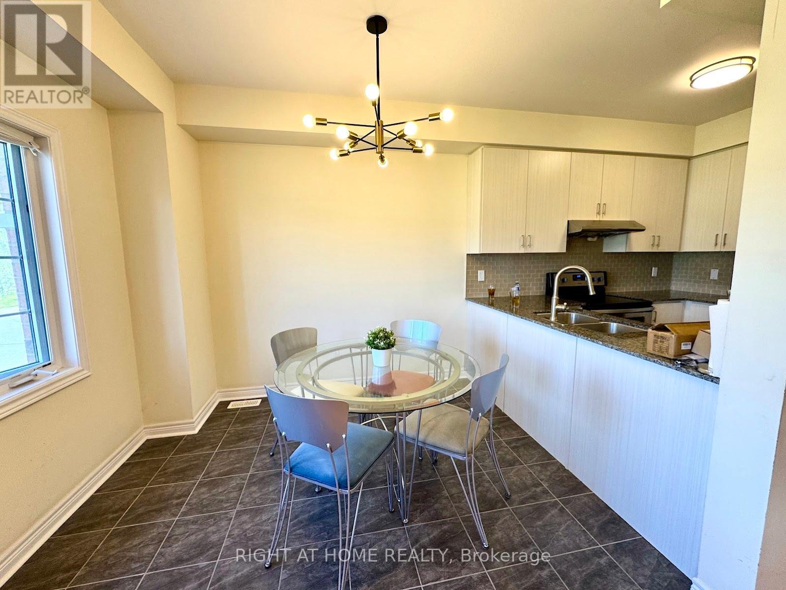 1518 Shepway Mews, Pickering, Ontario  L1X 0C7 - Photo 12 - E12949756