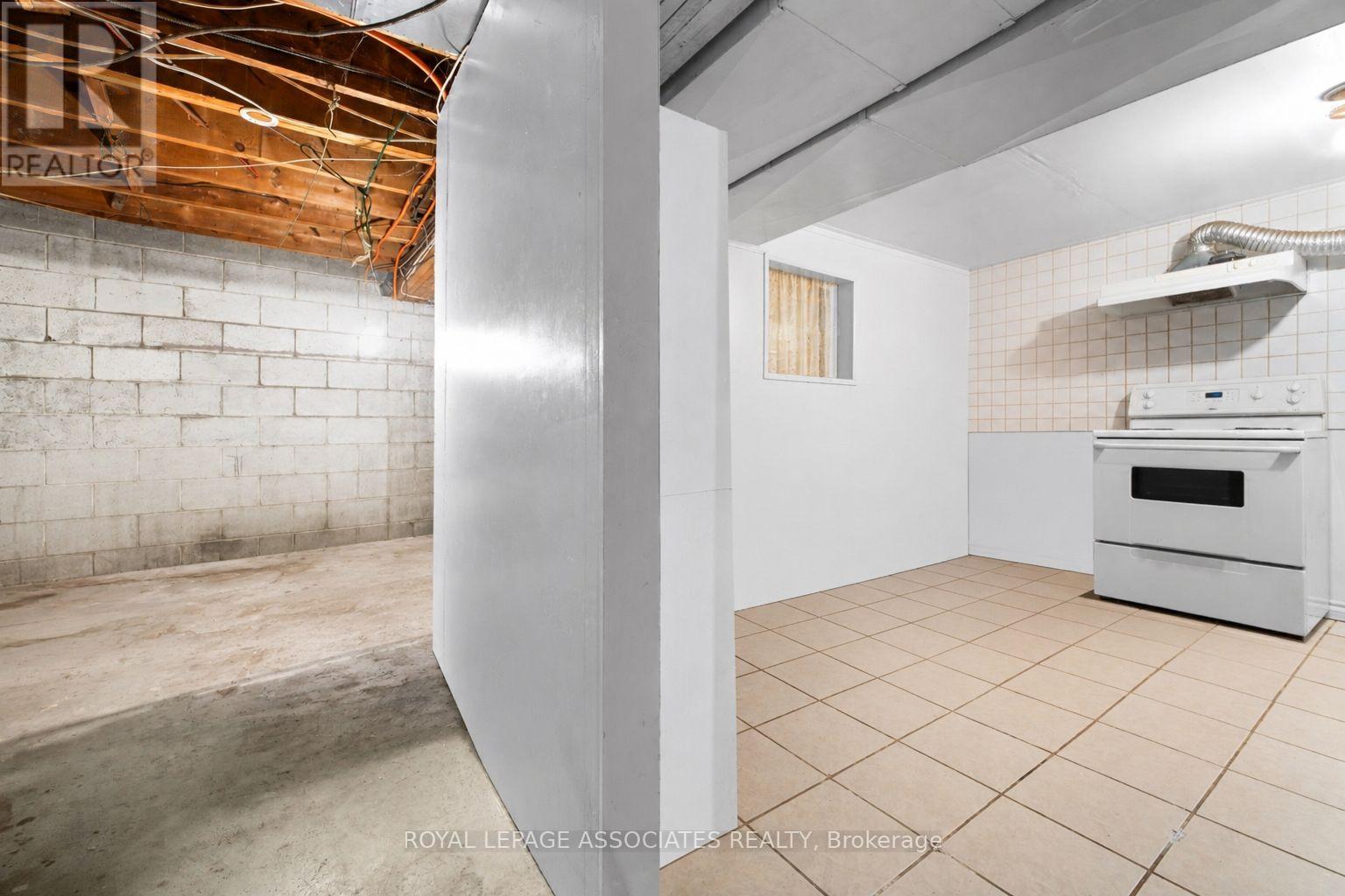 256 Ferris Road, Toronto, Ontario  M4B 1H6 - Photo 17 - E13140244