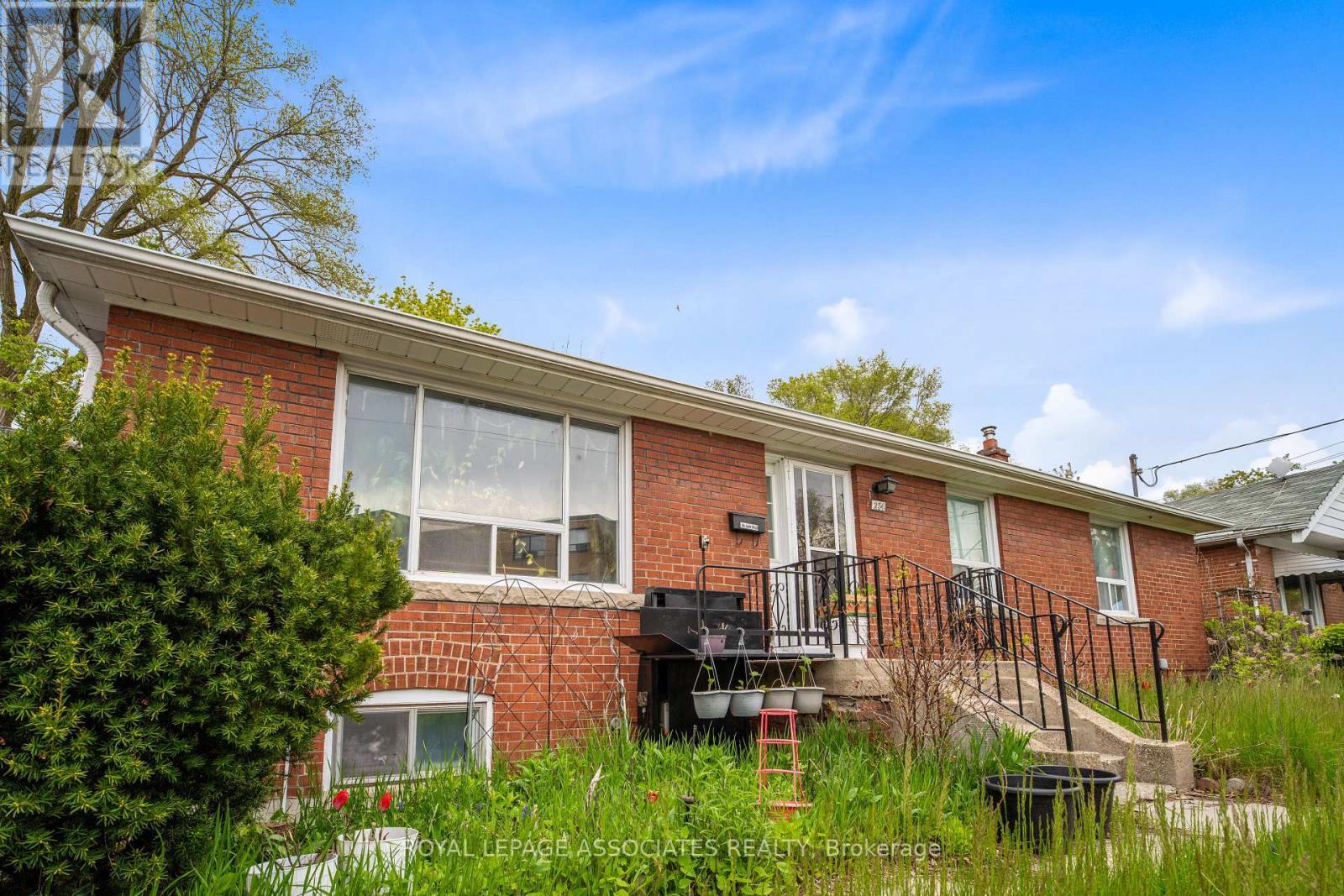 256 Ferris Road, Toronto, Ontario  M4B 1H6 - Photo 3 - E13140244