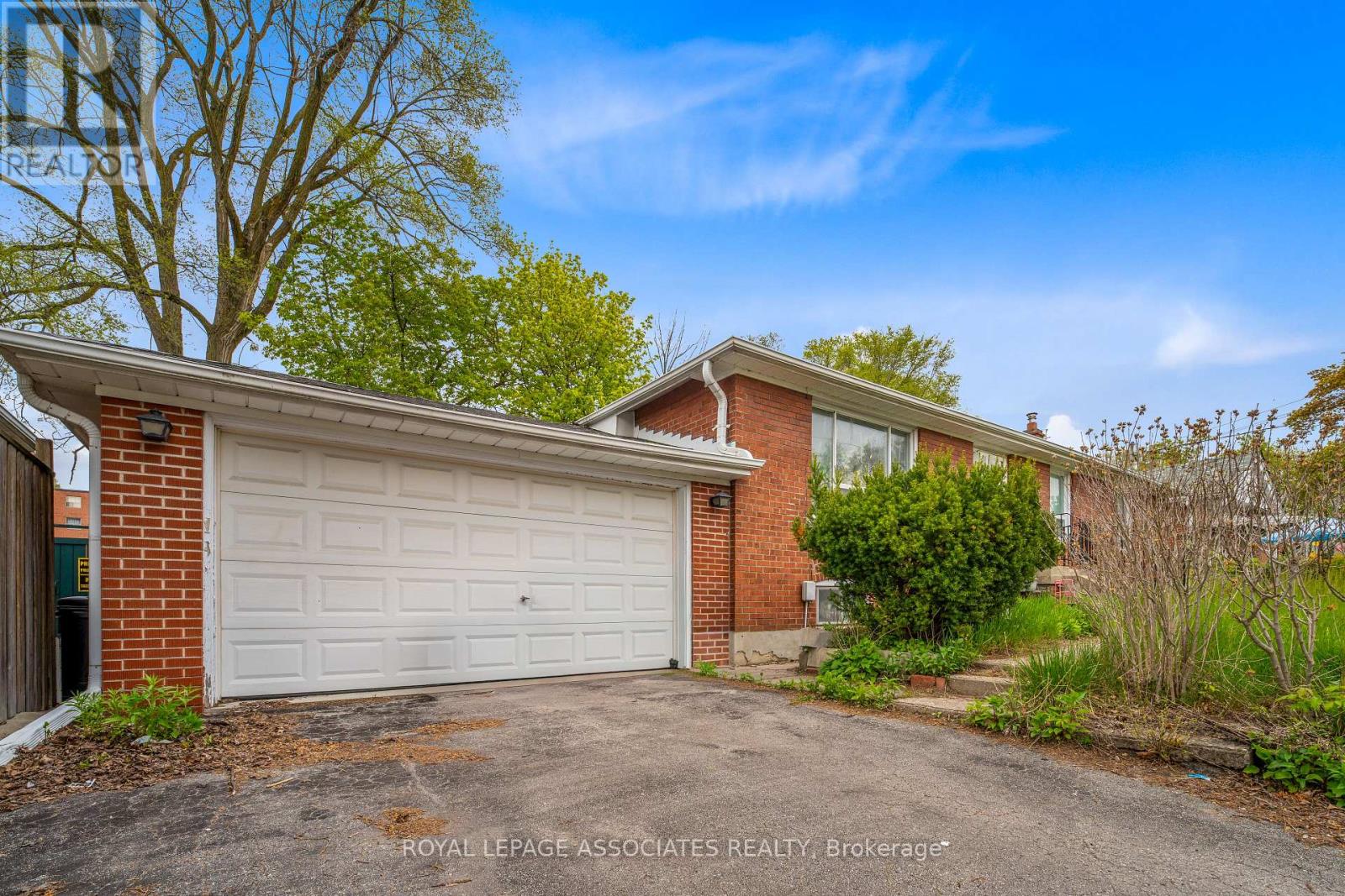 256 Ferris Road, Toronto, Ontario  M4B 1H6 - Photo 4 - E13140244