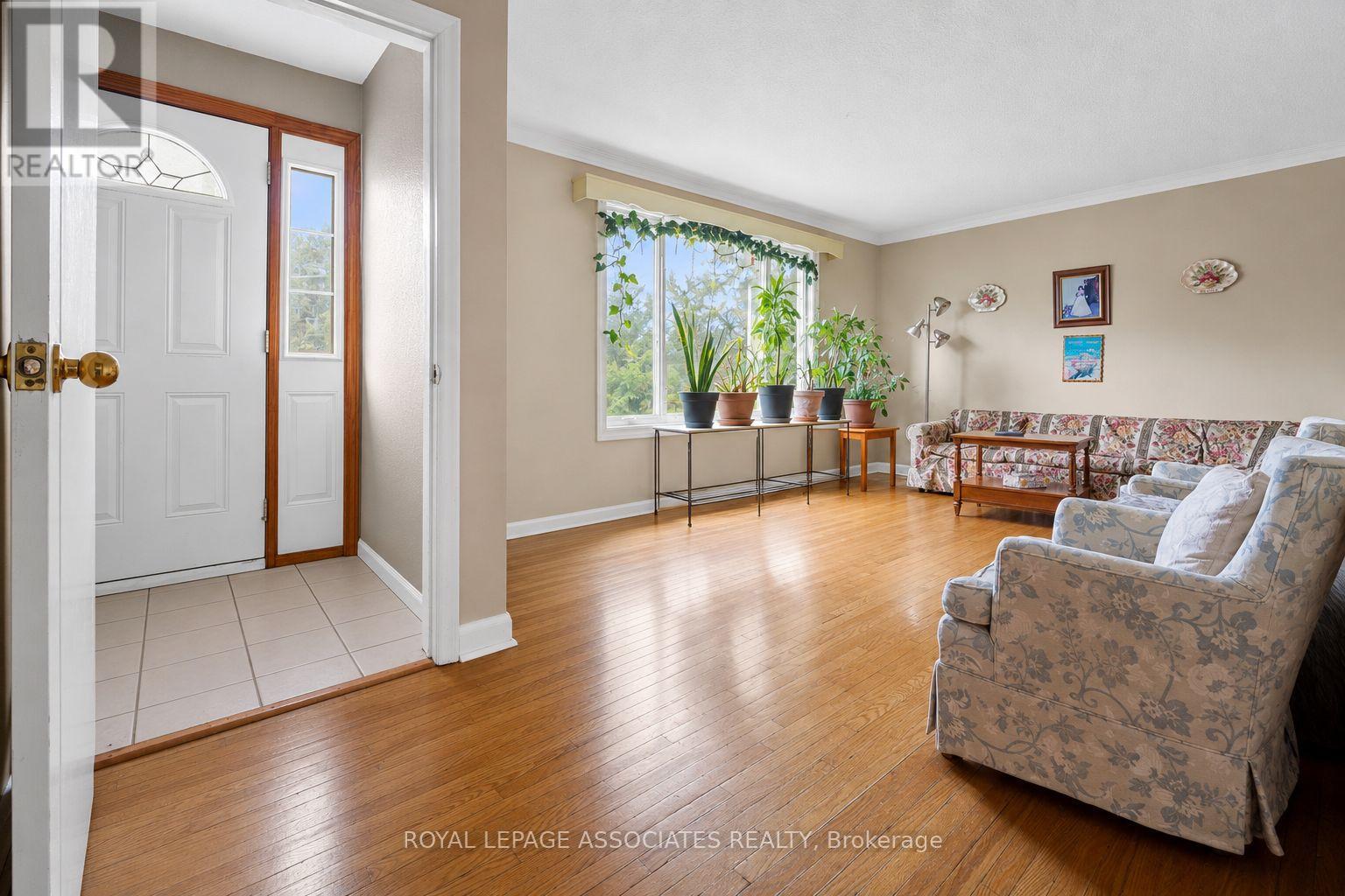 256 Ferris Road, Toronto, Ontario  M4B 1H6 - Photo 5 - E13140244