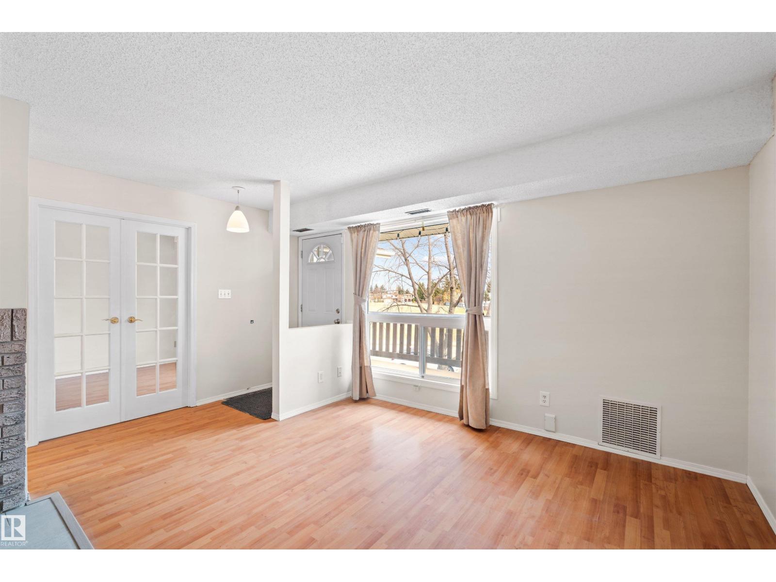 1116 Saddleback Rd Nw, Edmonton, Alberta  T6J 4Z4 - Photo 3 - E4488413