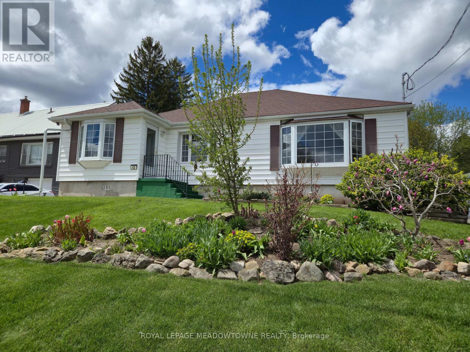 43 Cobblehill Road, Halton Hills, Ontario  L7J 1P1 - Photo 2 - W12893204