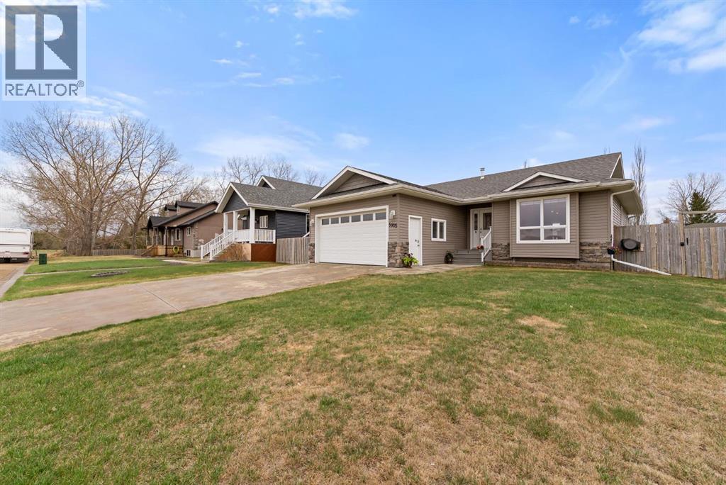 5905 53 Avenue, Stettler, Alberta  T0C 2L2 - Photo 2 - A2310305
