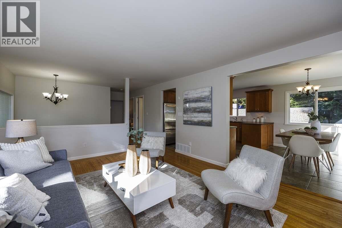 2100 Whitman Avenue, North Vancouver, British Columbia  V7H 2C5 - Photo 11 - R3124583