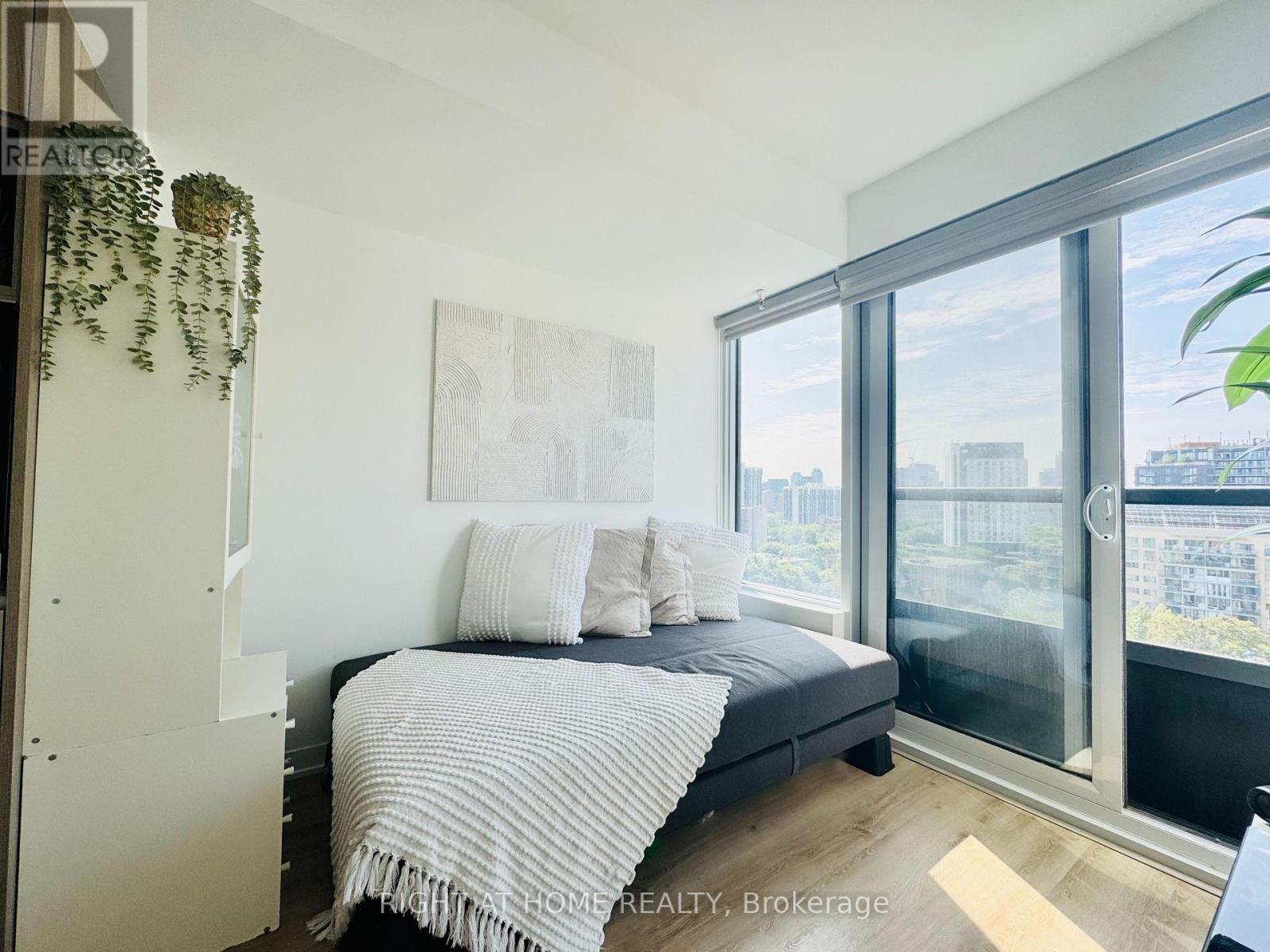 1101 - 319 Jarvis Street, Toronto, Ontario  M5B 2C2 - Photo 3 - C13140254