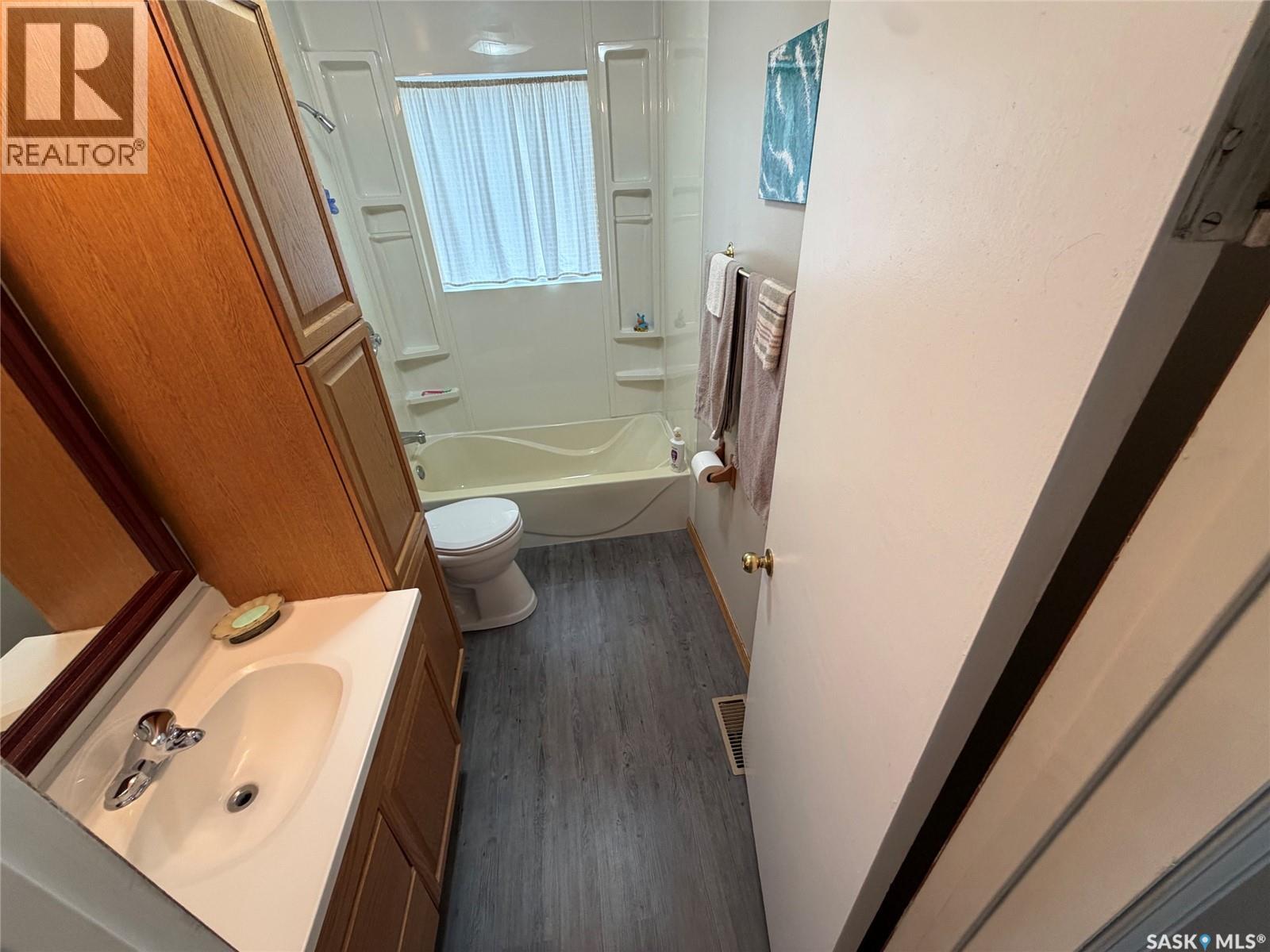 724 Prince Street, Hudson Bay, Saskatchewan  S0E 0Y0 - Photo 11 - SK036275