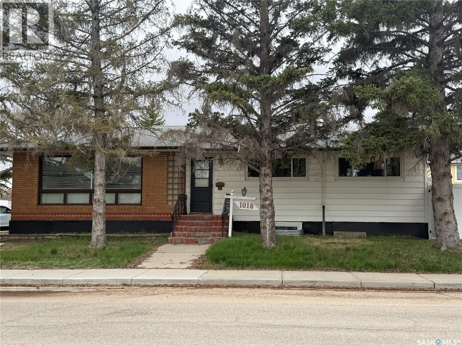 1018 11th Avenue Nw, Moose Jaw, Saskatchewan  S6H 4L5 - Photo 1 - SK036069