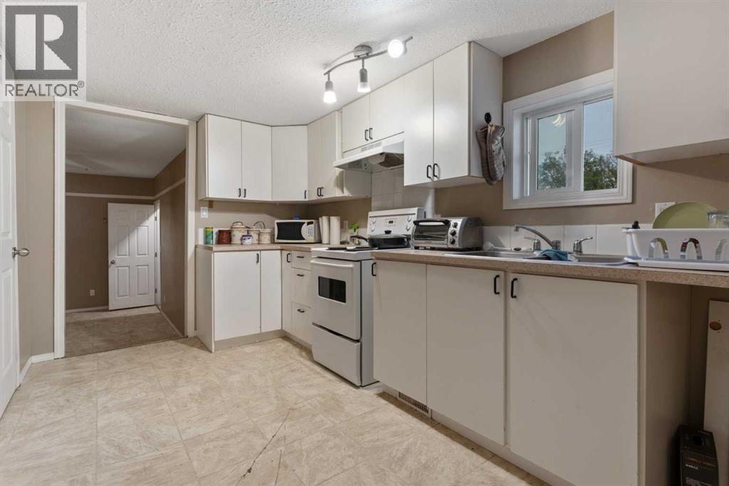 2 Railway Avenue N, Hay Lakes, Alberta  T0B 1W0 - Photo 40 - A2311840
