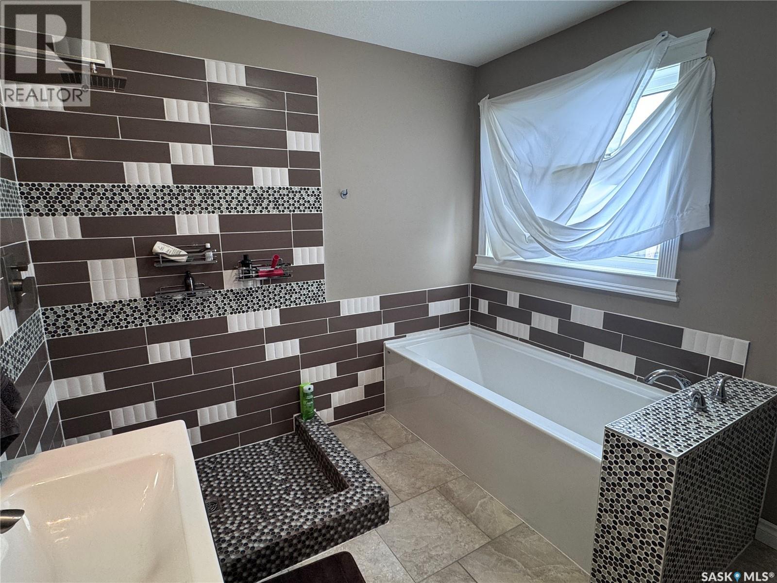 237 Eagle Point Drive, La Ronge, Saskatchewan  S0J 1L0 - Photo 29 - SK031209