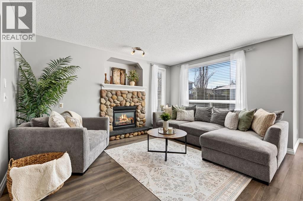 35 Crestmont Drive SW, Calgary, Alberta  T3B 5X7 - Photo 4 - A2310292