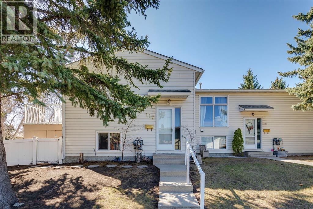 117 Sabrina Way SW, Calgary, Alberta  t2w 4j4 - Photo 2 - A2306568