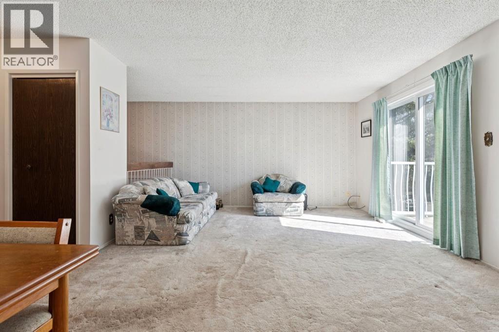 117 Sabrina Way SW, Calgary, Alberta  t2w 4j4 - Photo 8 - A2306568