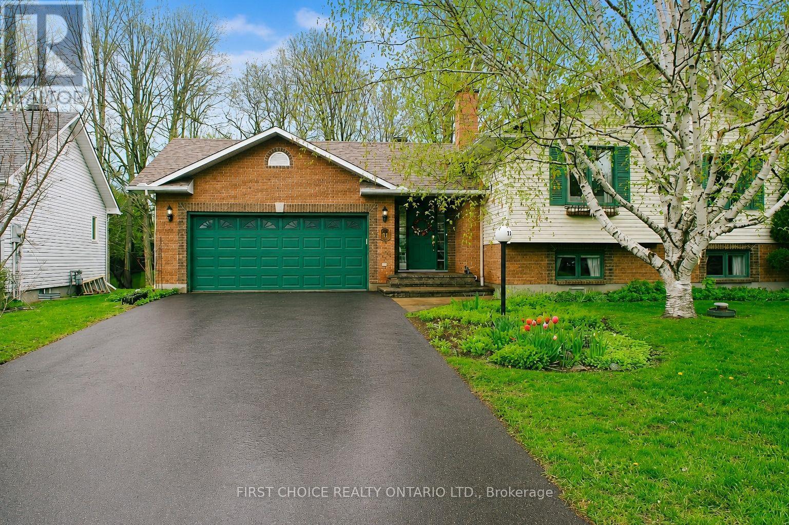 13 QUEENSTON DRIVE, Ottawa, Ontario