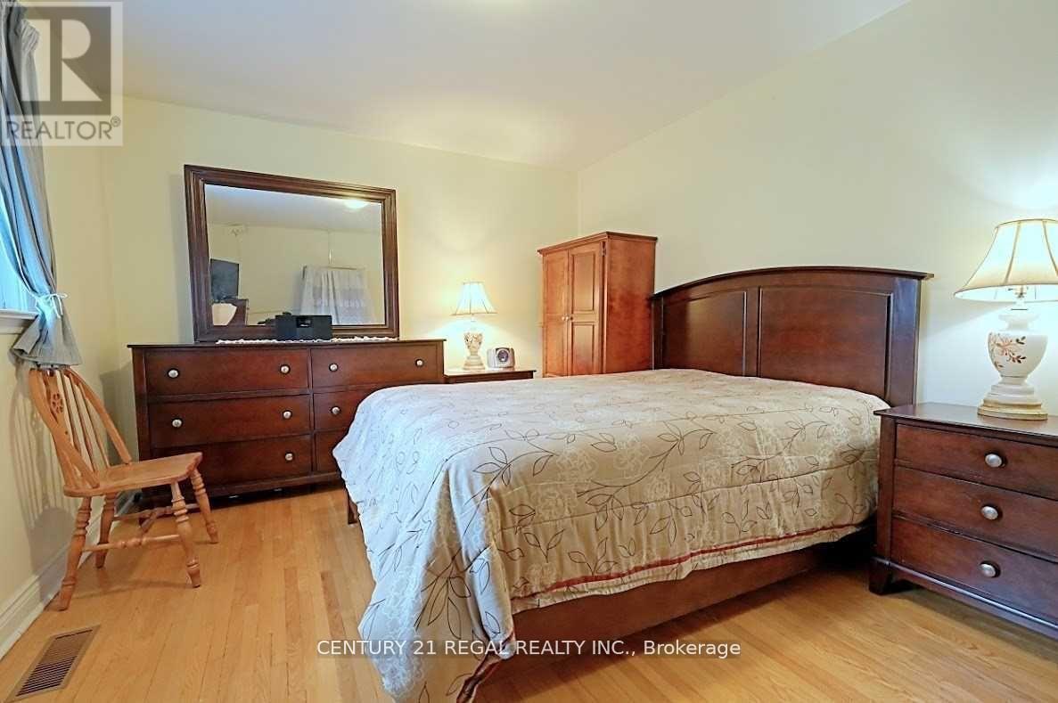 9 Guiness Avenue, Toronto, Ontario  M9W 3L1 - Photo 12 - W13140284