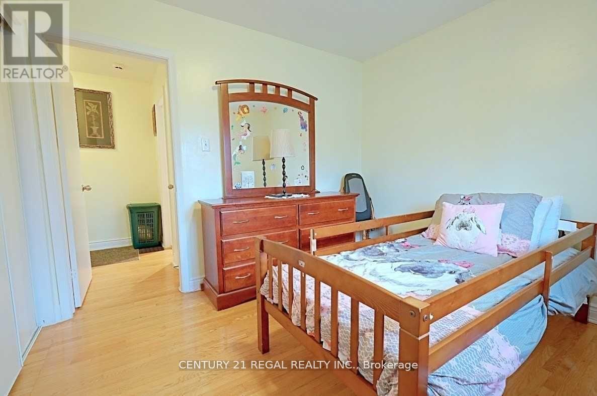 9 Guiness Avenue, Toronto, Ontario  M9W 3L1 - Photo 14 - W13140284