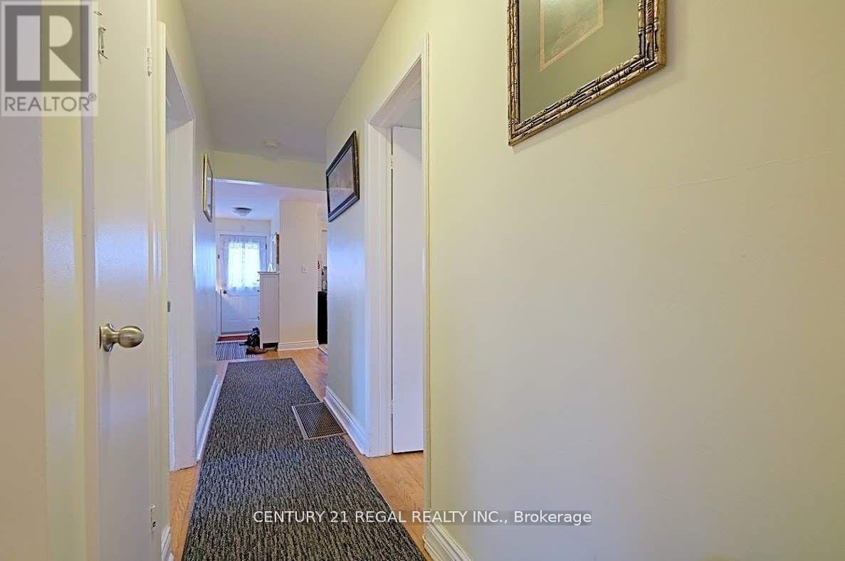 9 Guiness Avenue, Toronto, Ontario  M9W 3L1 - Photo 16 - W13140284