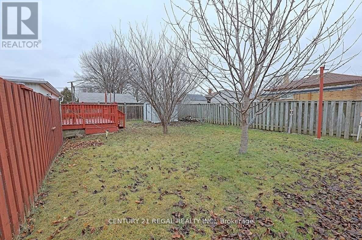 9 Guiness Avenue, Toronto, Ontario  M9W 3L1 - Photo 4 - W13140284