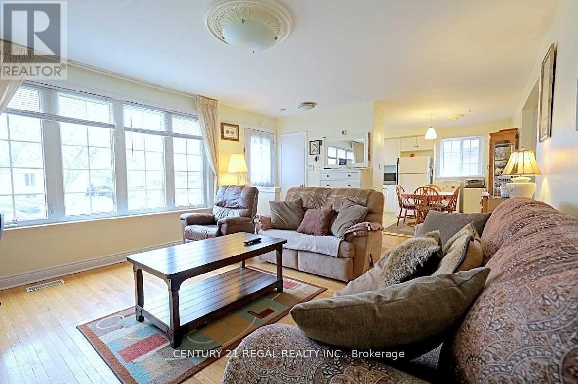 9 Guiness Avenue, Toronto, Ontario  M9W 3L1 - Photo 7 - W13140284