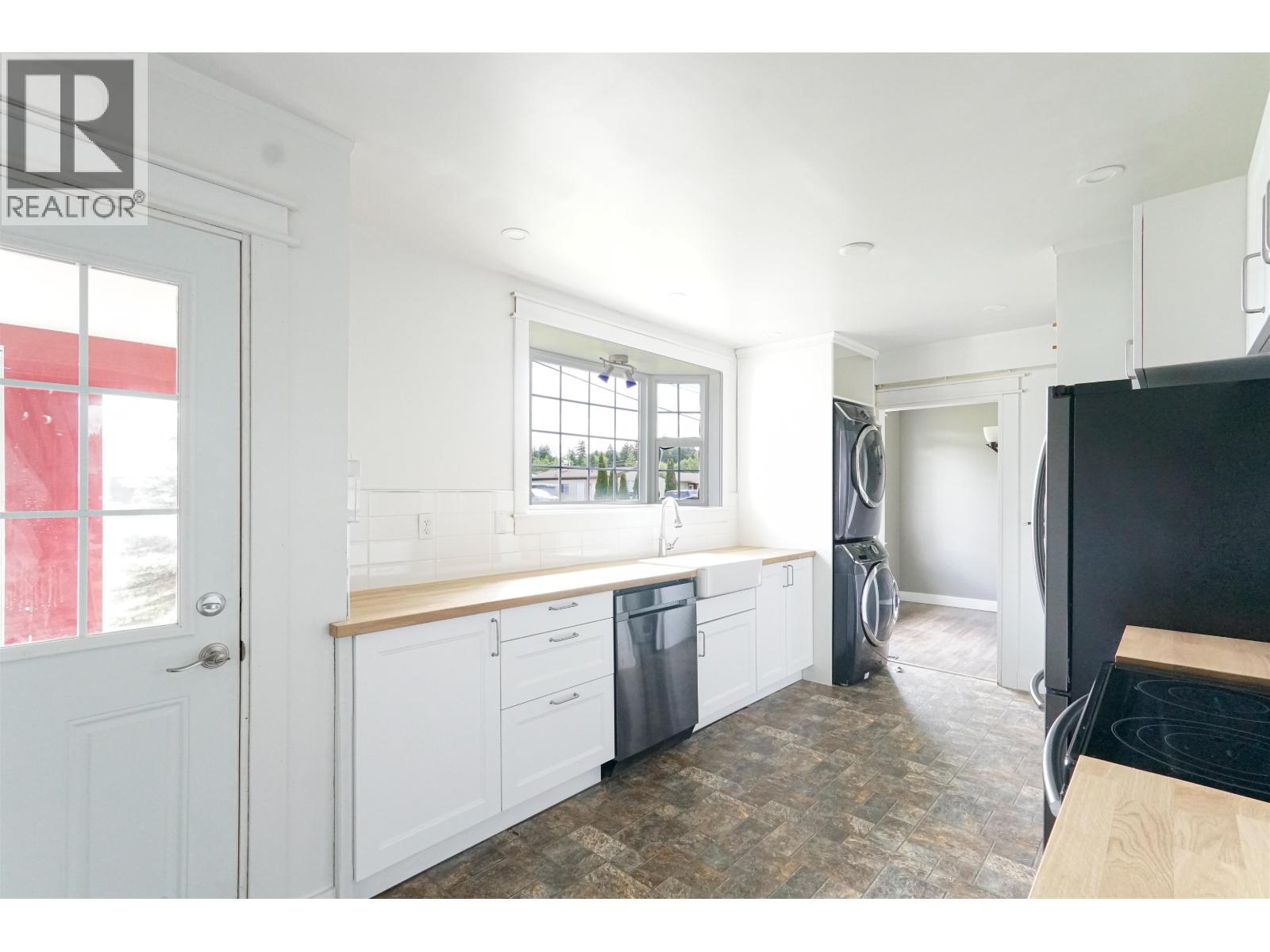 19 Starling Street, Kitimat, British Columbia  V8C 1K4 - Photo 3 - R3123174