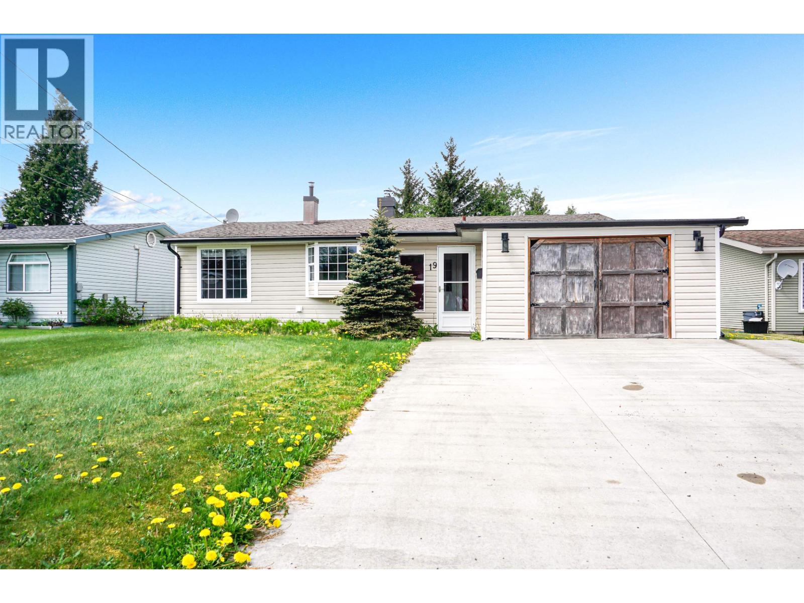 19 Starling Street, Kitimat, British Columbia  V8C 1K4 - Photo 1 - R3123174