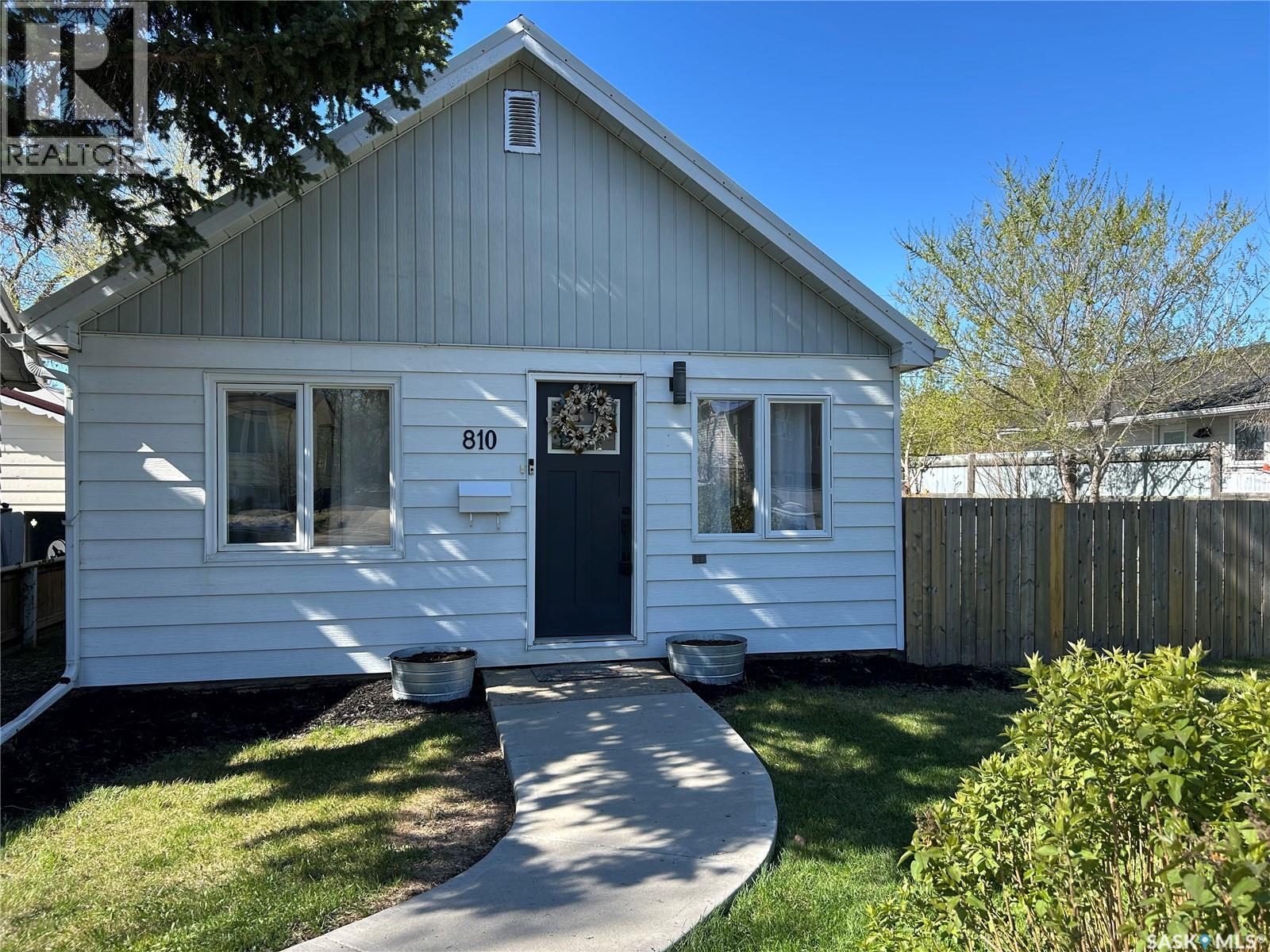 810 1st Street, Estevan, Saskatchewan  S4A 0G3 - Photo 1 - SK036260