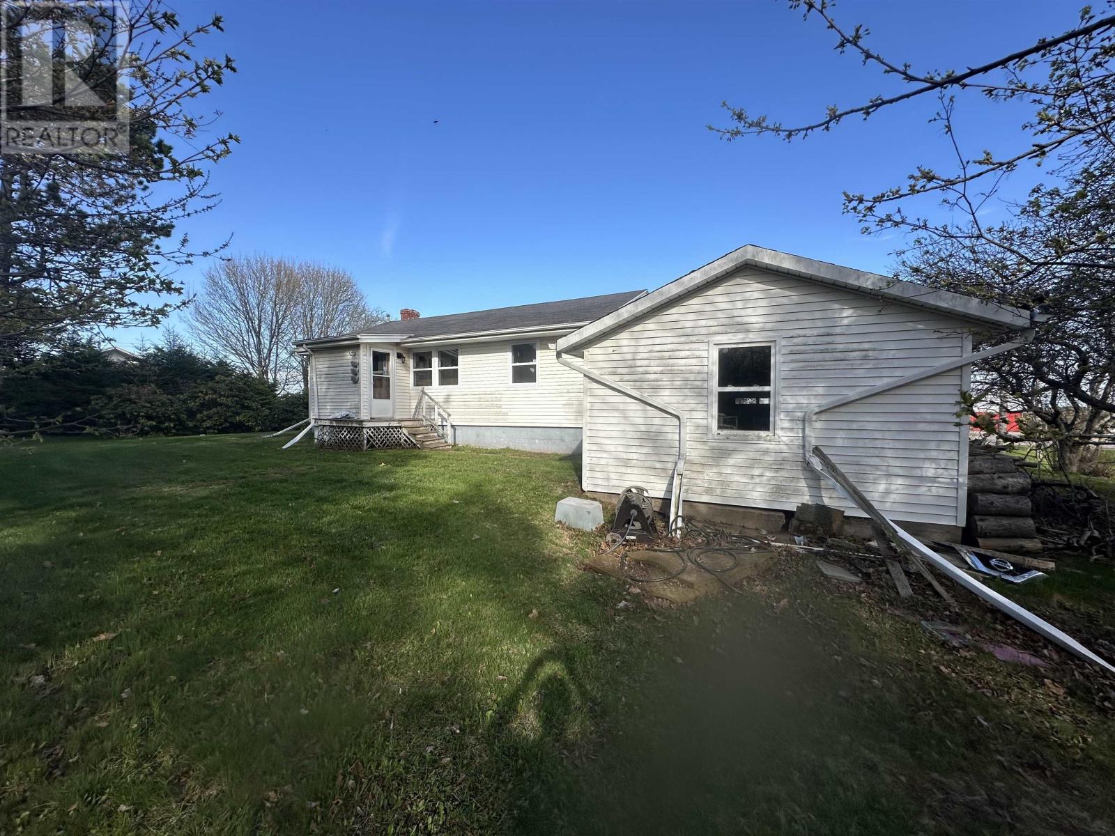 298 Main Street, Cornwall, Prince Edward Island  C1C 1R3 - Photo 2 - 202611171