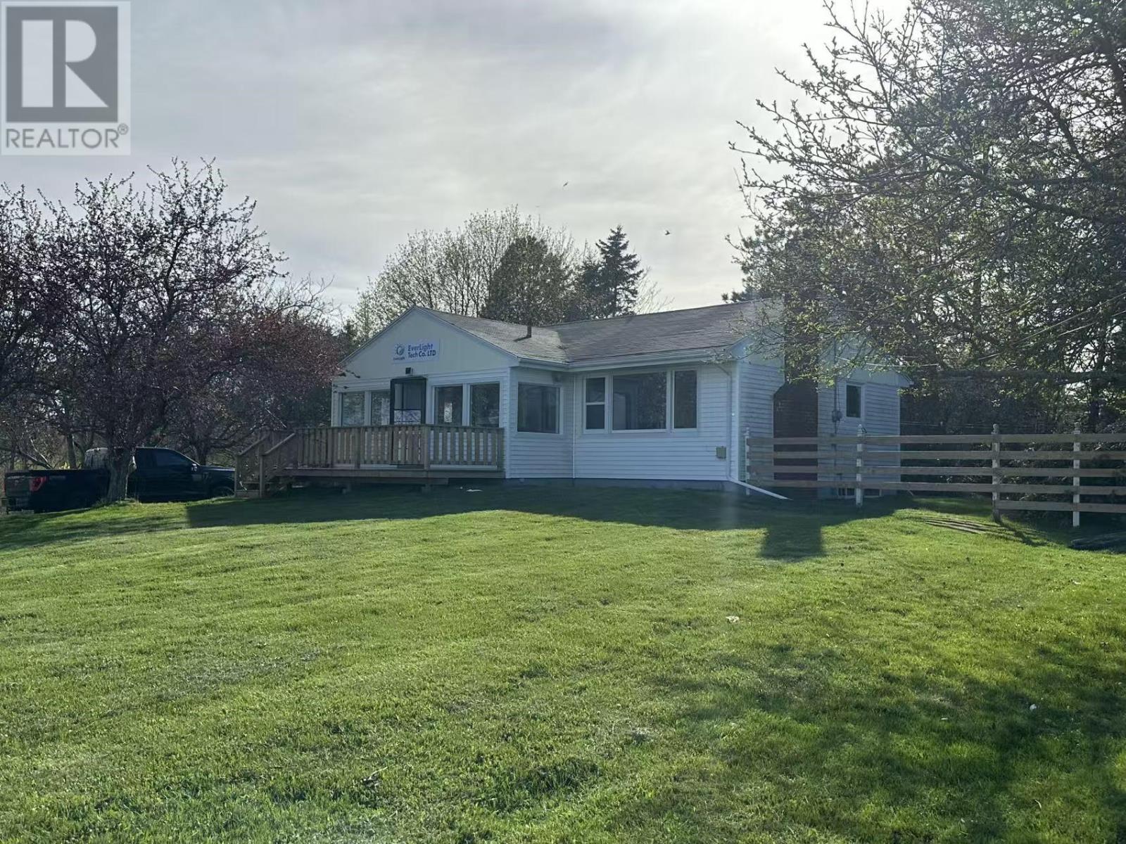 298 Main Street, Cornwall, Prince Edward Island  C1C 1R3 - Photo 4 - 202611171
