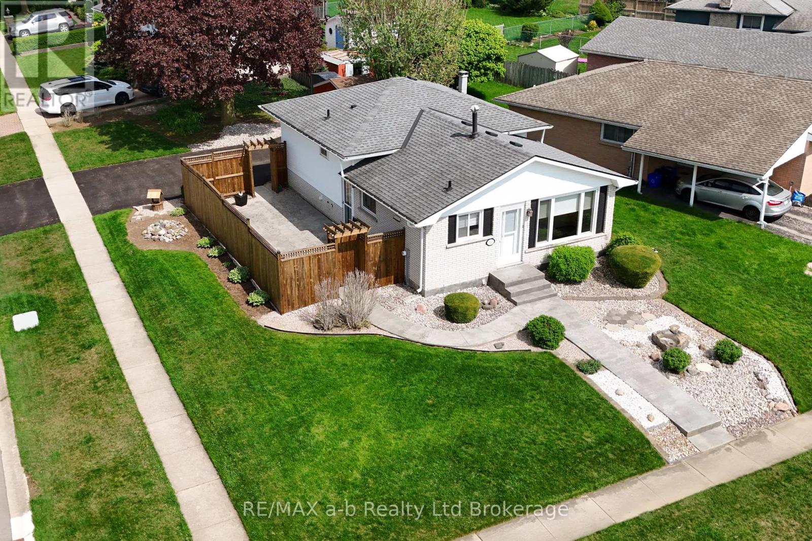 324 MACDONALD DRIVE, Woodstock, Ontario