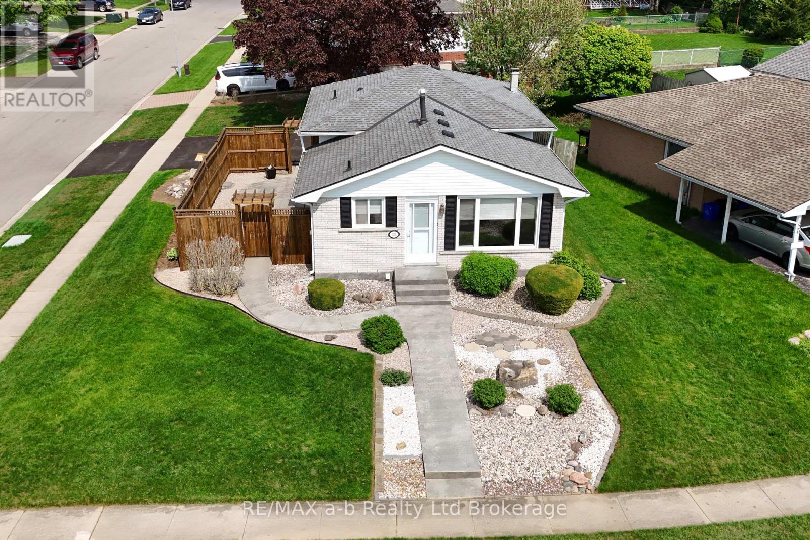 324 Macdonald Drive, Woodstock, Ontario  N4S 8E3 - Photo 2 - X13140304