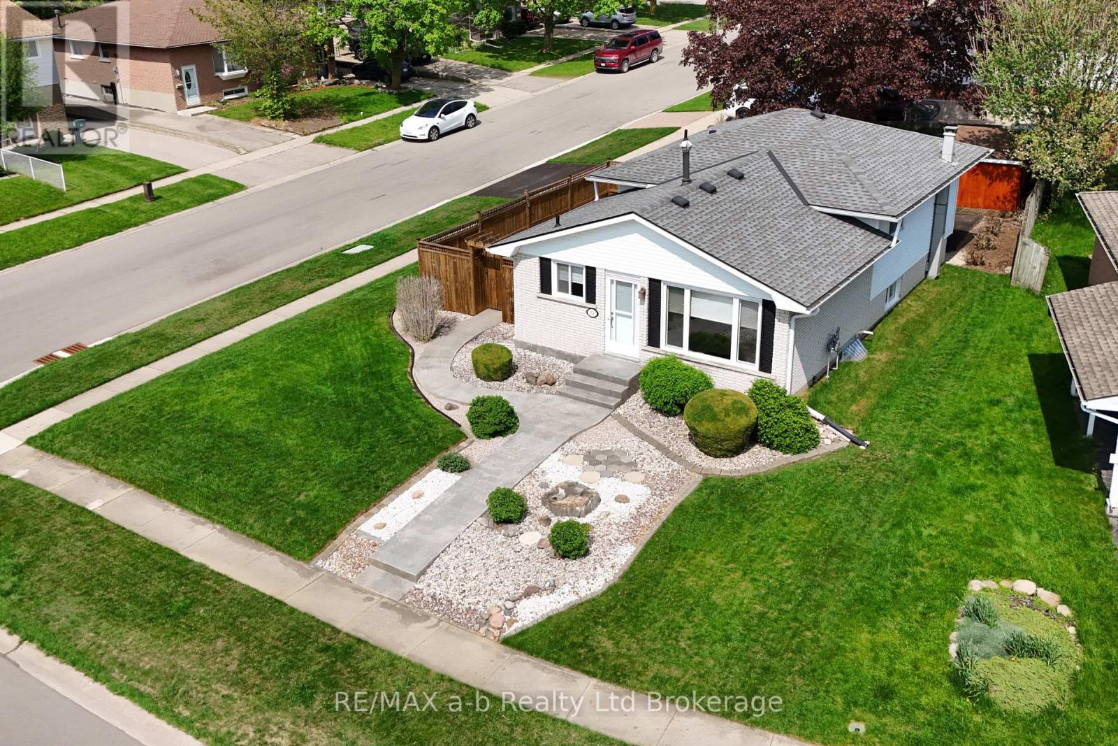 324 Macdonald Drive, Woodstock, Ontario  N4S 8E3 - Photo 3 - X13140304
