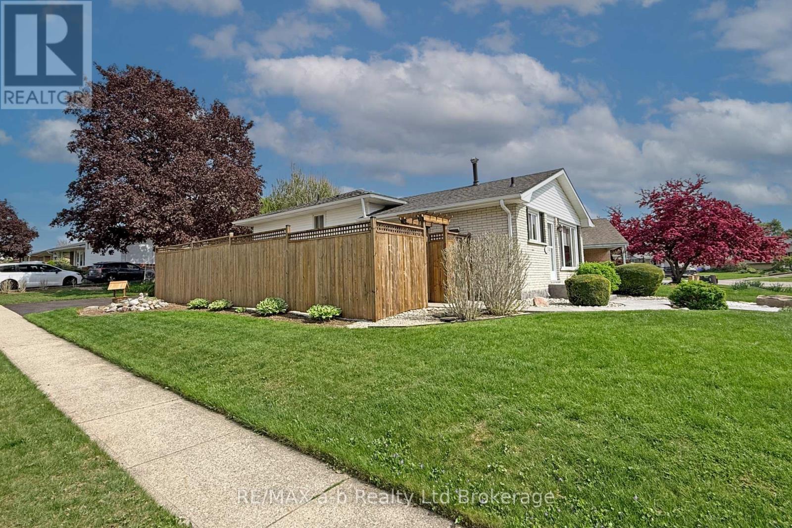 324 Macdonald Drive, Woodstock, Ontario  N4S 8E3 - Photo 5 - X13140304
