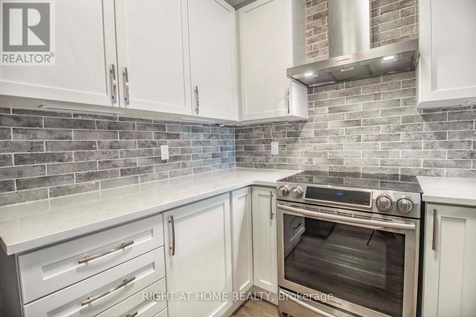 206 - 102 Grovewood Common Circle, Oakville, Ontario  L6H 0X2 - Photo 6 - W13140308