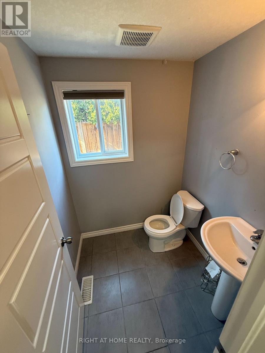 133 Templewood Drive, Kitchener, Ontario  N2R 1Y4 - Photo 11 - X13140306
