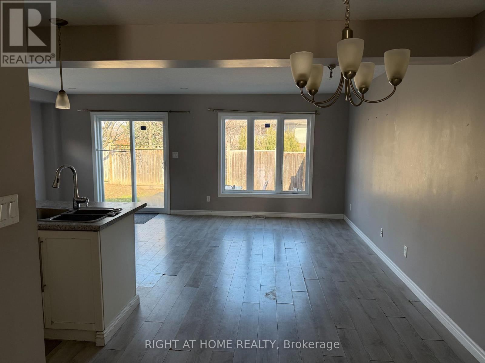 133 Templewood Drive, Kitchener, Ontario  N2R 1Y4 - Photo 2 - X13140306