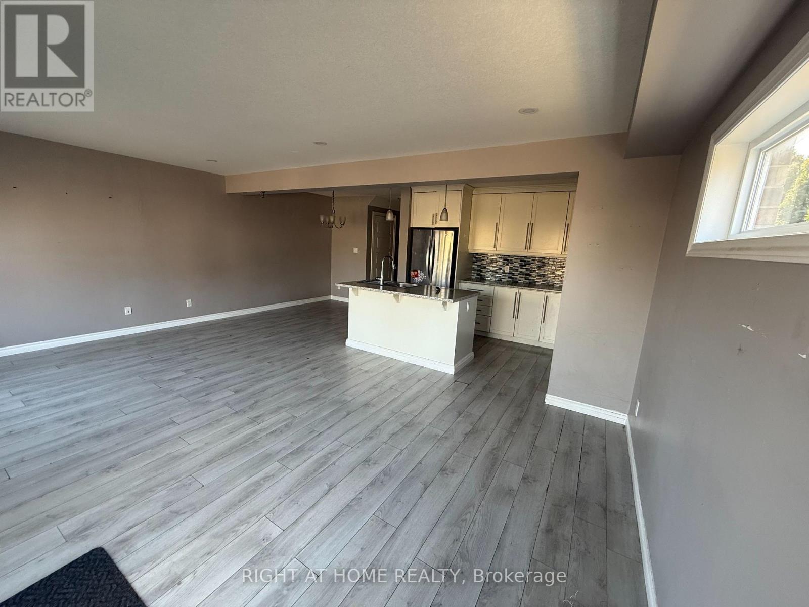133 Templewood Drive, Kitchener, Ontario  N2R 1Y4 - Photo 4 - X13140306