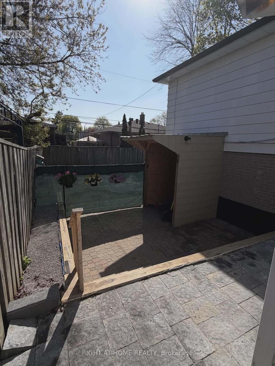 869 Grenoble Boulevard, Pickering, Ontario  L1W 1T7 - Photo 8 - E13139760