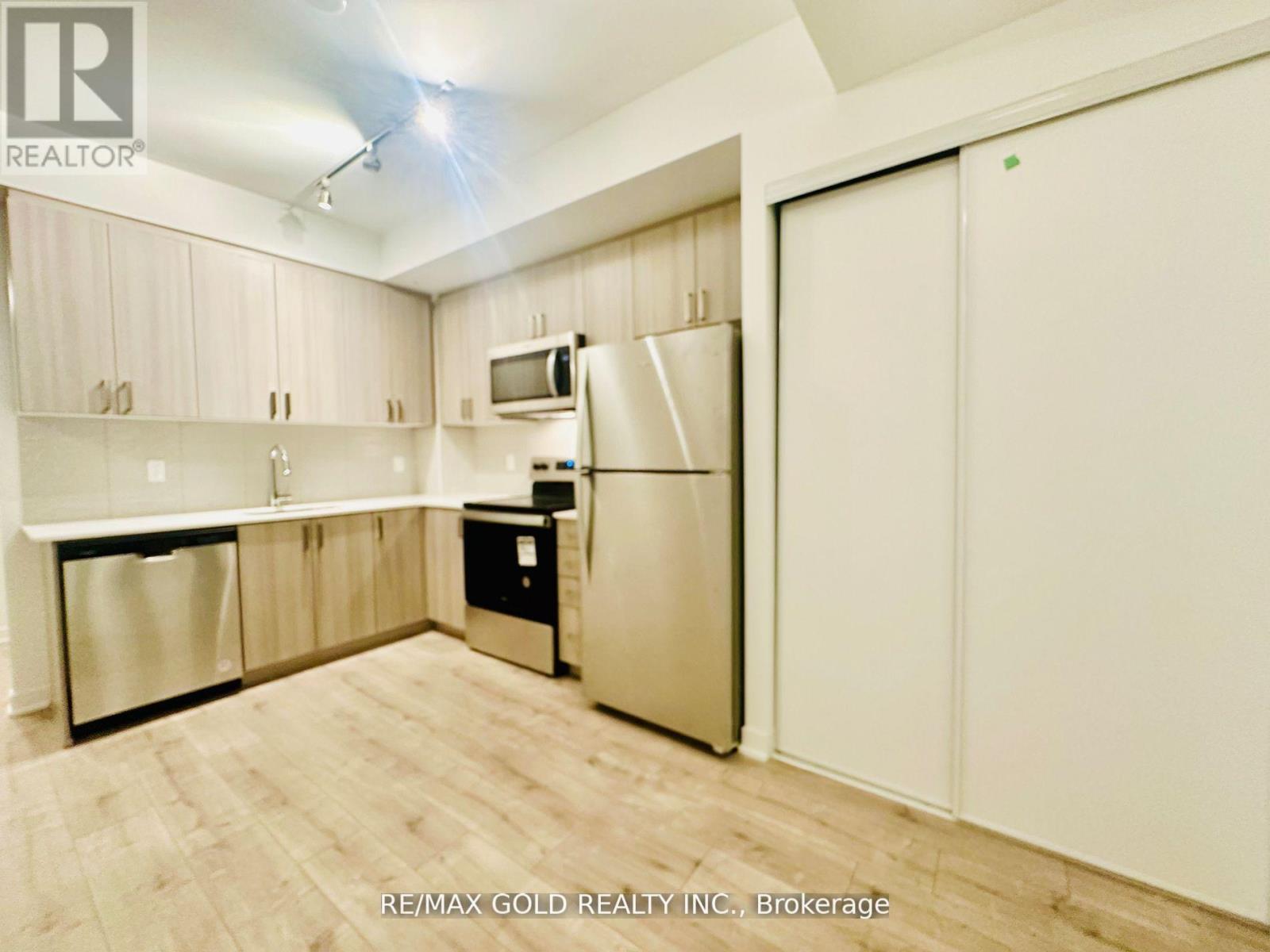 13 - 4015 Hickory Drive, Mississauga, Ontario  L4W 1L1 - Photo 5 - W13140320