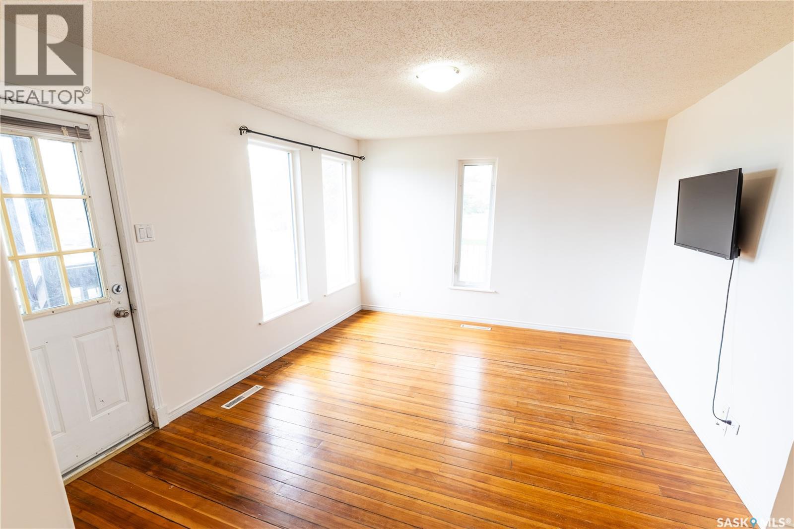 768 Caribou Street W, Moose Jaw, Saskatchewan S6H 2K9 - Photo 6 - SK036160