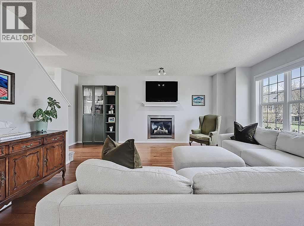 558 Evermeadow Road SW, Calgary, Alberta  T2Y 4W9 - Photo 4 - A2310255
