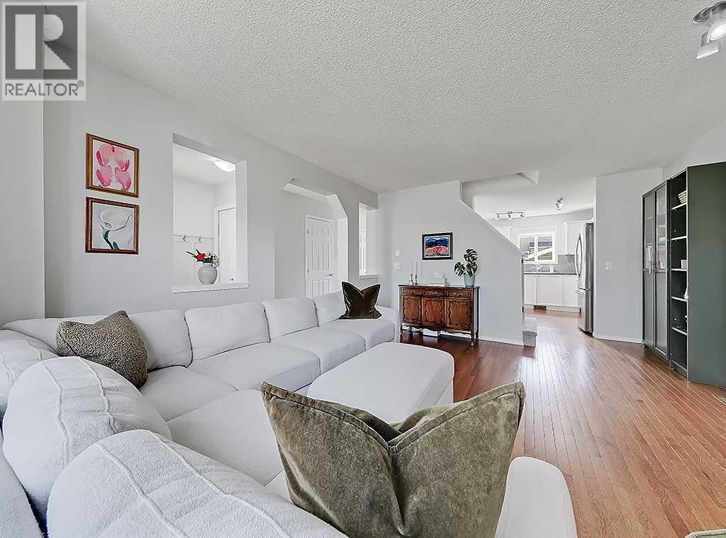 558 Evermeadow Road SW, Calgary, Alberta  T2Y 4W9 - Photo 7 - A2310255