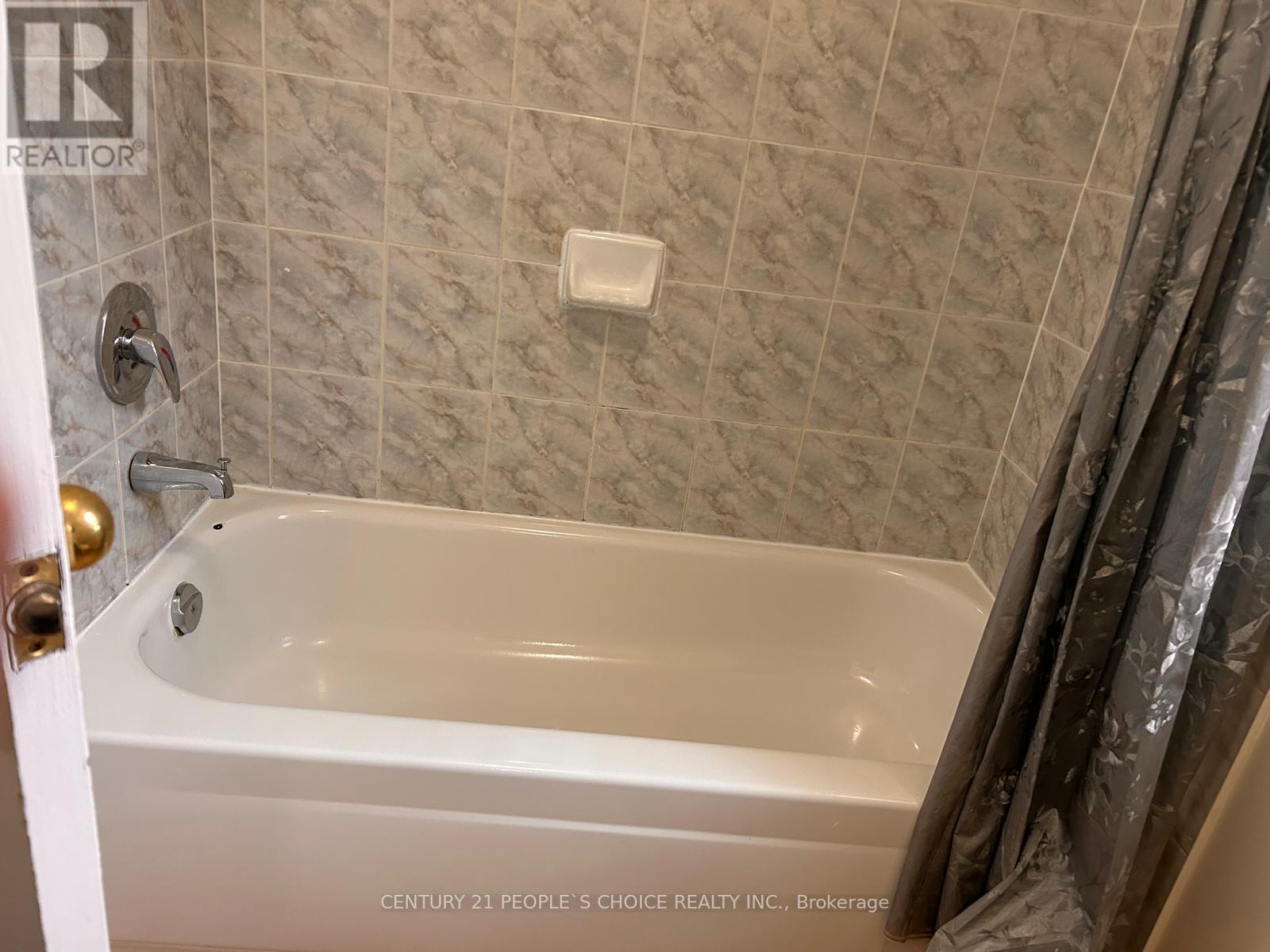 6885 Tassel Crescent, Mississauga, Ontario  L5W 1G9 - Photo 16 - W13140336