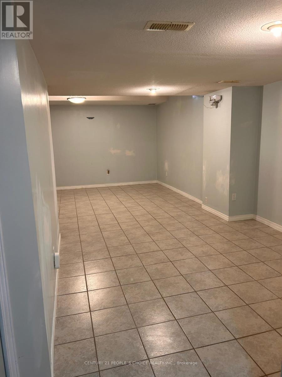 6885 Tassel Crescent, Mississauga, Ontario  L5W 1G9 - Photo 3 - W13140336