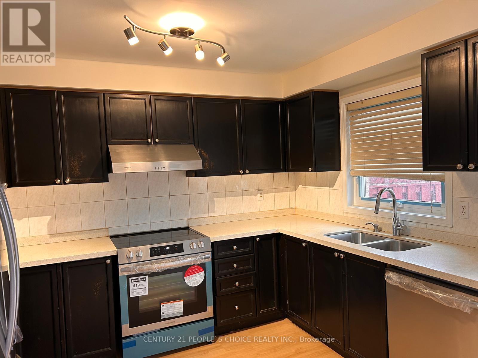6885 Tassel Crescent, Mississauga, Ontario  L5W 1G9 - Photo 8 - W13140336