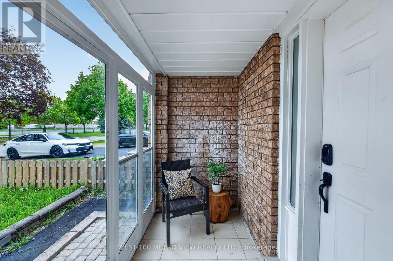 5002 Willowood Drive, Mississauga, Ontario  L5R 3R5 - Photo 2 - W13140338