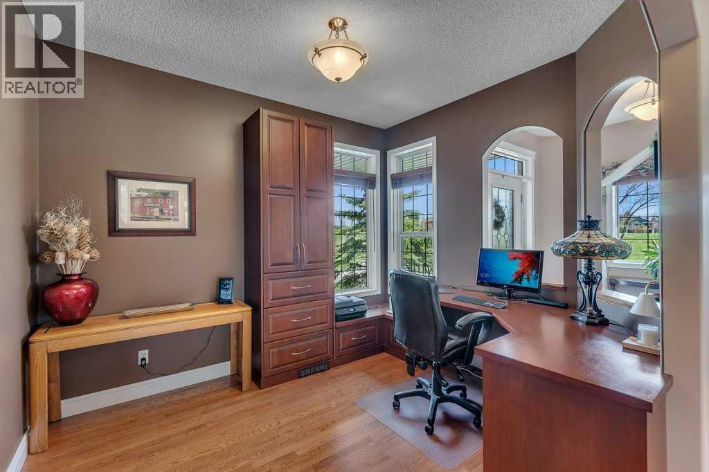 101 Valley Creek Place NW, Calgary, Alberta  T3B 5V1 - Photo 6 - A2309773