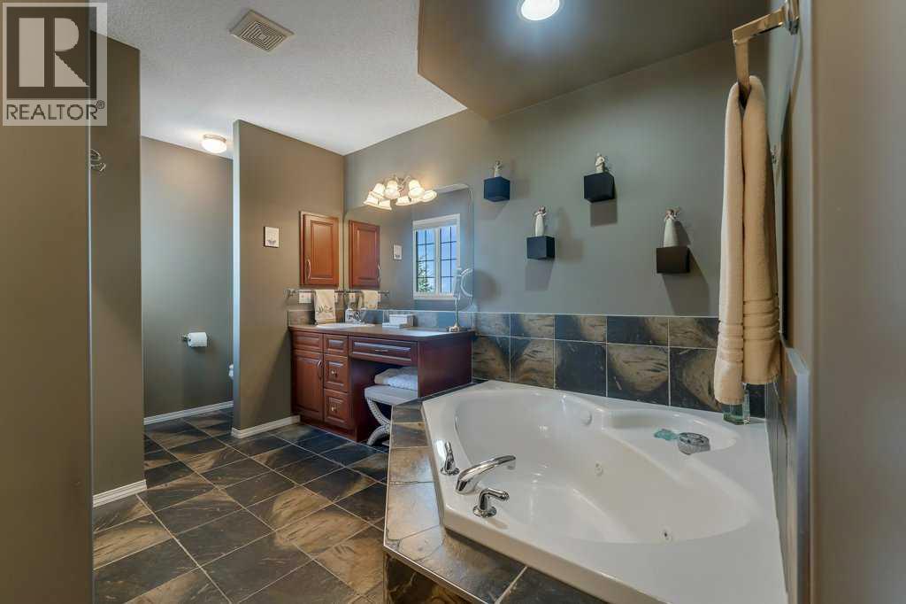101 Valley Creek Place NW, Calgary, Alberta  T3B 5V1 - Photo 22 - A2309773