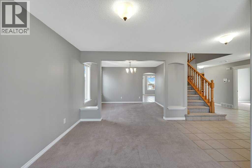8 Valley Creek Crescent NW, Calgary, Alberta  T3B 5V2 - Photo 7 - A2310883